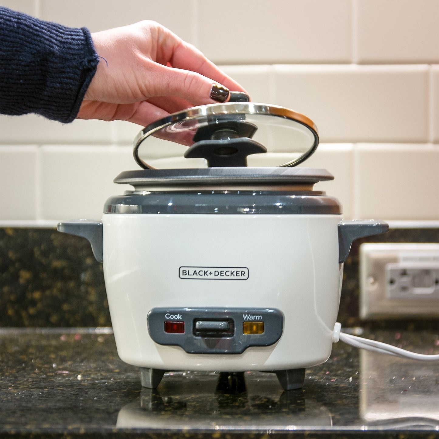 BLACK+DECKER 3-Cup Rice Cooker, 1.5-cup Uncooked Rice, 3 Cups Cooked, Steaming Basket, Removable Non-Stick Bowl, One Touch