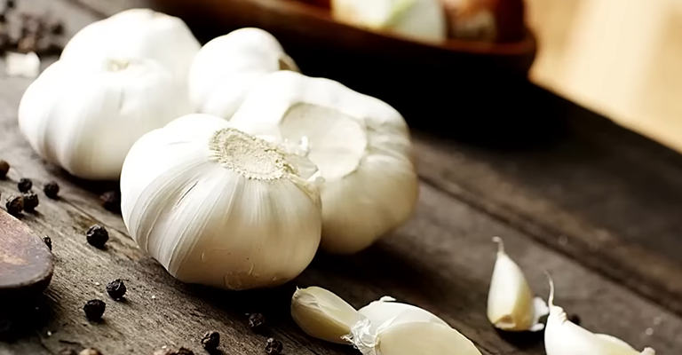 What Does Garlic Do When It Gets Hot?
